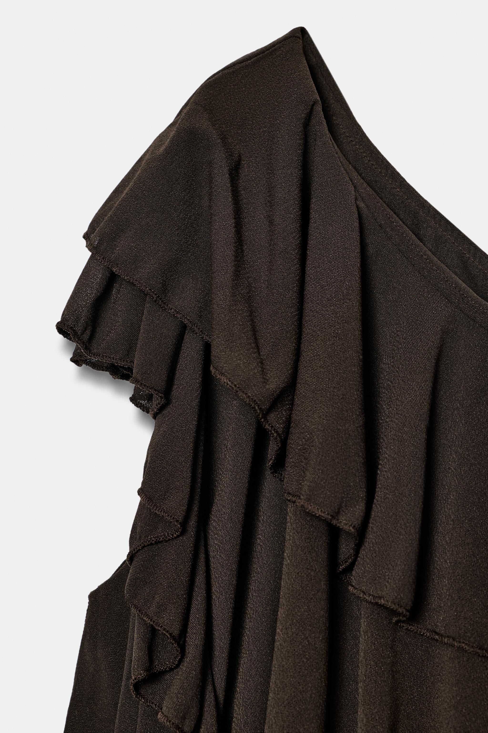 TOP ASYMÉTRIQUE À VOLANTS